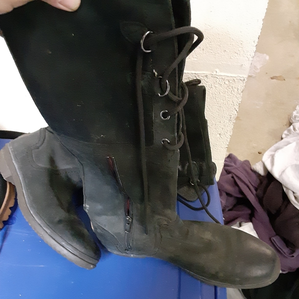 Ugg boots. Tall leather. The elsa  1008438 10.5